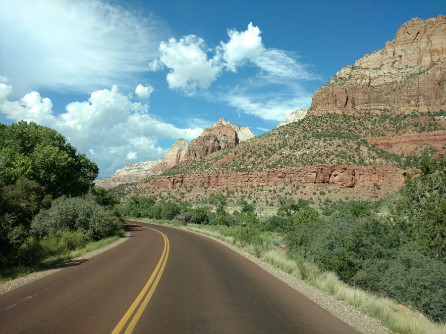 Driveby Scenery In Zion National Park - Scenery