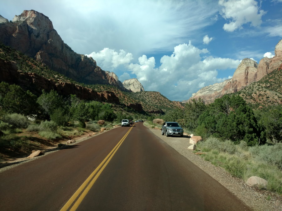Driveby Scenery In Zion National Park - Scenery