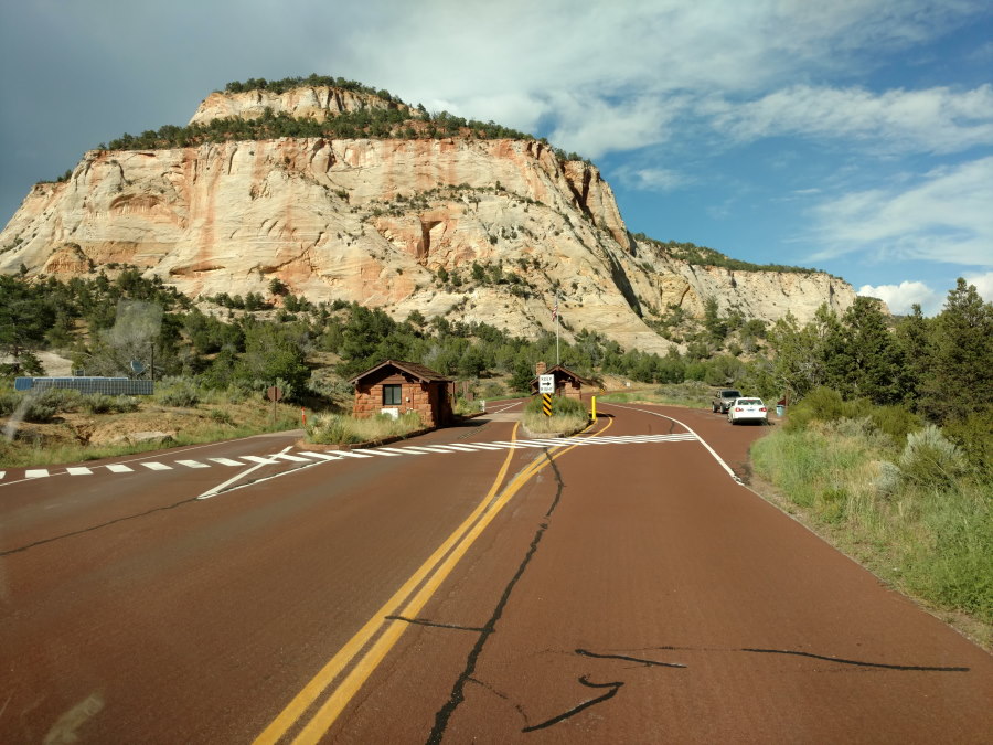 Driveby Scenery In Zion National Park - Scenery