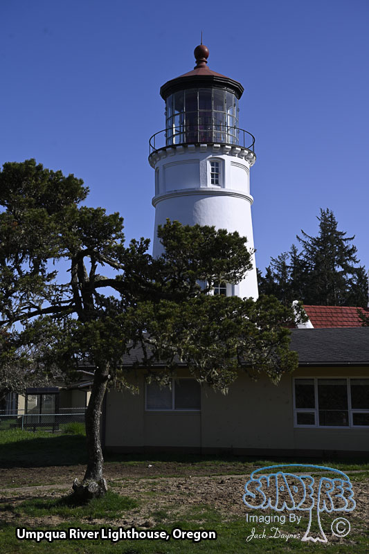 Umpqua River Lighthouse - Scenery